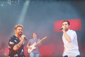 José Zapata y David Bisbal, durante la actuación.