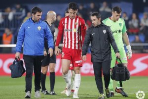 Juan Ibiza no pudo completar el partido en Villarreal.