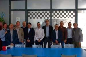 El alcalde y el concejal con el superintendente, el presidente de la Asociación, integrantes y homenajeados.