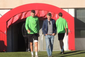 Andoni con el muslo izquierdo vendado.