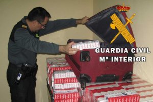 Cajetillas de tabaco descubiertas por la Guardia Civil.