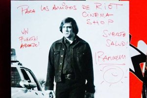 Detalle de la foto que Javier Bardem ha dedicado a Riot Cinema Shop.