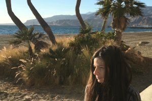 Camille Bordas disfrutando del Paseo Marítimo de Almería este fin de semana.