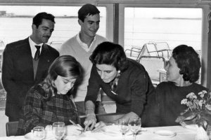 Marisol,  el 30 de diciembre de 1961, cuando fue la estrella del comedor del Club de Mar.