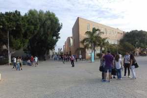Estudiantes en el campus de La Cañada, en el primer día de clases.