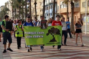 Cerca de un centenar de personas participaron en la manifestación.
