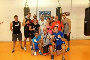 José Durán junto con los alumnos y alumnas posando para LA VOZ.