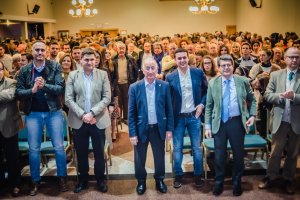 Foto de familia en la copa de Navidad del PP.