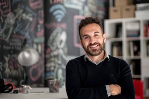 El director creativo David García, fundador de Maquinaria Creativos.