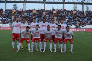 El once del Almería frente al Sporting con Arzura y sin Eteki.