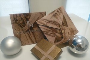 Cajas regalo con los cheques de salud de la clínica.
