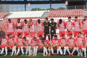 La plantilla rojiblanca haciendo la foto oficial.