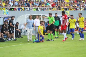 Trujillo llama la atención al banquillo del Almería en Cádiz.