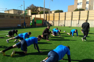 José Sevilla trabajando con la plantilla celeste.