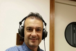 Isra Polo en los estudios de la Cadena SER.