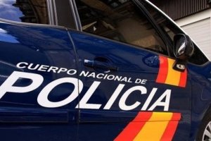 Los agentes descubrieron además que la vivienda estaba desordenada, con falta de limpieza e incluso con restos de excrementos.