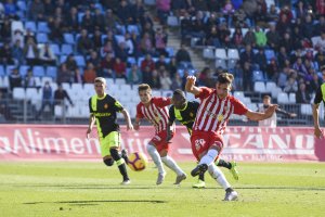 Álvaro Giménez lanzando el penalti ante el Mallorca.