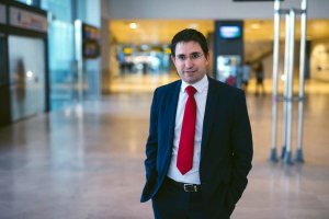 Joaquín rodríguez Guerrero  es  el director de aeropuerto más joven de España de la red de Aena.