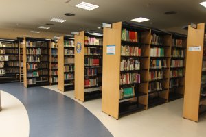 La biblioteca abrirá los siete días de la semana en época de exámenes.