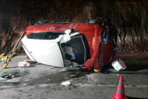 Vehículo accidentado en la noche del domingo.