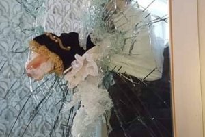 Estado en el que apareció el templete y la talla este martes.