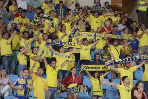 Aficionados del Cádiz en las gradas del Estadio de los Juegos Mediterráneos.