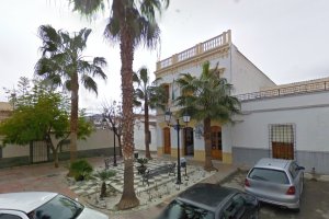 Plaza del Ayuntamiento y Casa consistorial de Garrucha en una imagen de Google Maps.