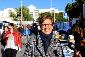 Adriana Valverde, este lunes en el mercadillo de la Bola Azul.