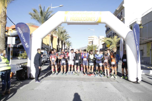 Los participantes en la primera carrera de Olula del Río.