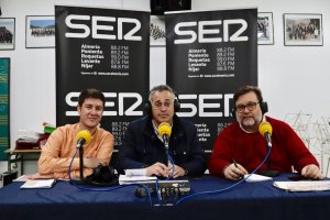 El alcalde de Olula del Río con Alfredo Casas (derecha) y Guillermo Mirón.