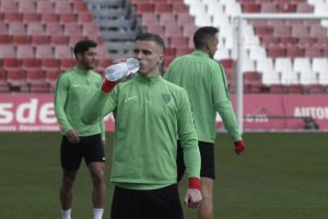 Ermedin Demirovic en el primer entrenamiento.