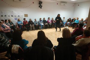 Alicia Amezcua, ponente, con las asistentes a su taller.