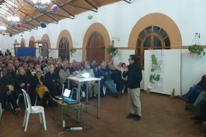 El encuentro informativo sobre el PGOU de Zurgena atrajo a numerosos vecinos.
