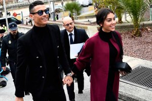 Cristiano Ronaldo ha acudido al juzgado con su pareja Georgina Rodríguez. RTVE
