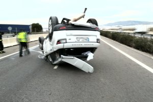 Así quedó uno de los vehículos en la autovía