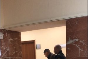 El acusado en la primera sesión