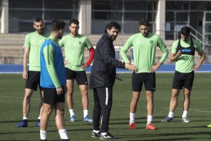 Jesús Muñoz repasando las acciones a balón parado.