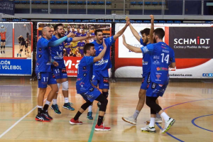 Los almerienses celebrando un punto ante Arona.