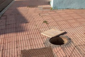 Arqueta rota en la localidad de Cabo de Gata