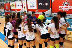 Las almerienses durante un tiempo muerto.