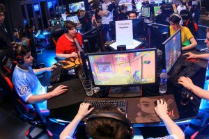 Instalarán más de 100 puestos de juegos para los gamers.