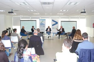 Los asistentes también forman parte del debate a través de sus preguntas.