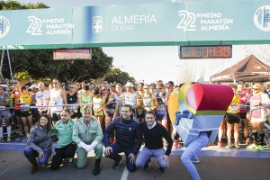 Foto de familia en la salida.