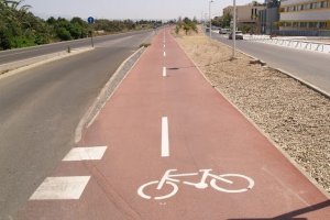 Vista general del carril bici ubicado en la parte trasera del campus universitario de La Cañada.