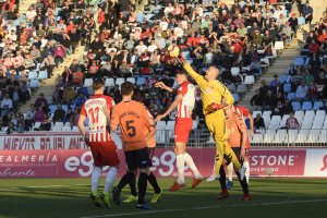 Demirovic y Caballero ayudaron a Álvaro a hacer gol ante Osasuna.