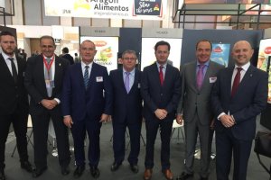 Francisco Góngora, alcalde de El Ejido, en la feria de Berlín.