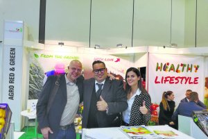Carlos Glindemann con Mayte Aguilera y Paul Aarts, uno de sus clientes más fieles.