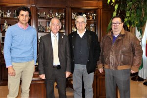 Ruiz Manuel, Gabriel Amat, Enrique Conejero y José Juan Rubí, tras la firma.