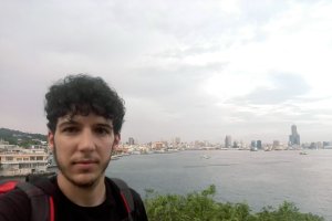 Álvaro Carrión ha manifestado que los próximos días serán clave para saber si saldrán pronto de Taiwán.