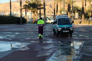 Operario de limpieza en la capital.